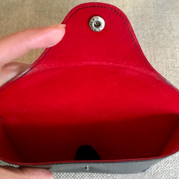 Ray Ban black sunglasses case. - Picture 4 of 4